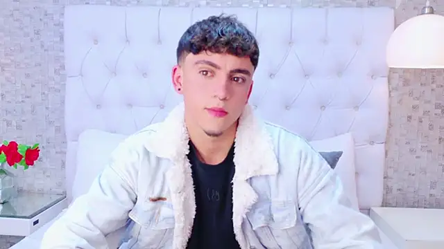 Snapshot of BrannTaylor chatting on October 8, 2025, 3:37 am BrannTaylor online show from October 8, 2025, 3:37 am
