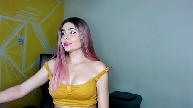 Nikolle Rouss online show from December 4, 2024, 6:17 pm