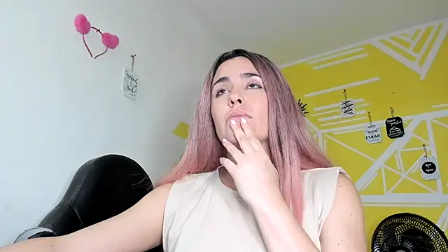 Nikolle Rouss online show from October 20, 2025, 12:11 am