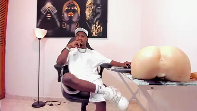 Snapshot of Thomas_shelbys chatting on January 7, 2025, 3:24 am Thomas shelbys online show from January 7, 2025, 3:24 am