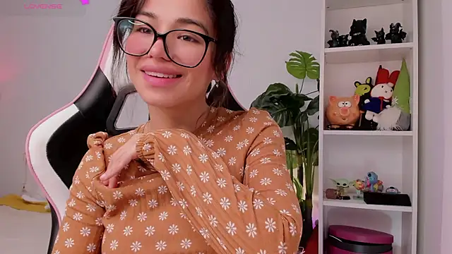 Snapshot of Adriennesexxx chatting on December 10, 2024, 11:11 am Adriennesexxx online show from December 10, 2024, 11:11 am