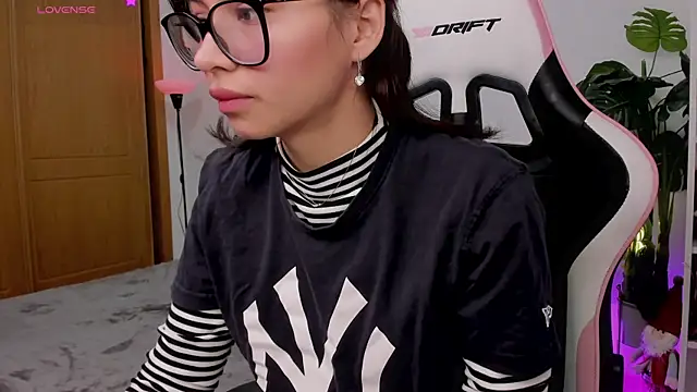 Snapshot of Adriennesexxx chatting on December 16, 2024, 12:27 pm Adriennesexxx online show from December 16, 2024, 12:27 pm