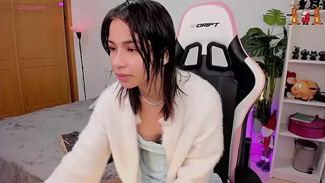 Snapshot of Adriennesexxx chatting on December 17, 2024, 11:49 am Adriennesexxx online show from December 17, 2024, 11:49 am