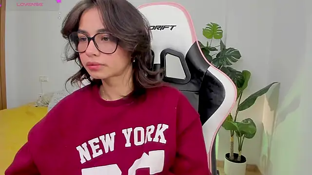 Snapshot of Adriennesexxx chatting on January 26, 2025, 8:23 pm Adriennesexxx online show from January 26, 2025, 8:23 pm