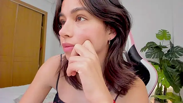 Snapshot of Adriennesexxx chatting on January 31, 2025, 2:28 pm Adriennesexxx online show from January 31, 2025, 2:28 pm