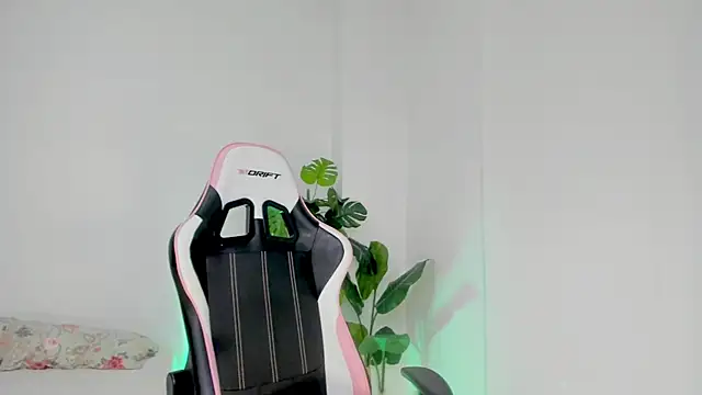 Snapshot of Adriennesexxx chatting on February 9, 2025, 12:41 pm Adriennesexxx online show from February 9, 2025, 12:41 pm