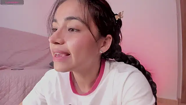 Snapshot of Adriennesexxx chatting on March 15, 2025, 10:33 pm Adriennesexxx online show from March 15, 2025, 10:33 pm