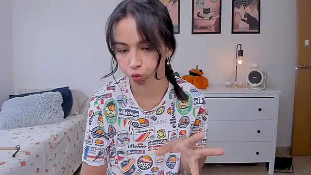 Snapshot of Adriennesexxx chatting on September 30, 2025, 4:34 pm Adriennesexxx online show from September 30, 2025, 4:34 pm