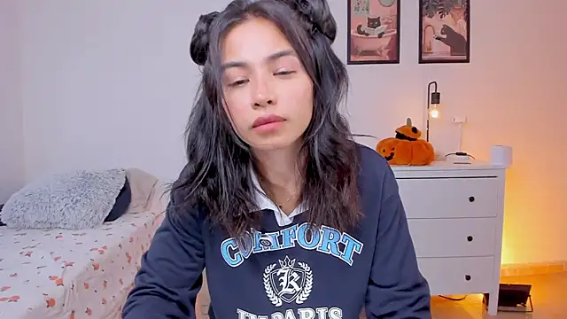 Snapshot of Adriennesexxx chatting on October 1, 2025, 5:30 pm Adriennesexxx online show from October 1, 2025, 5:30 pm