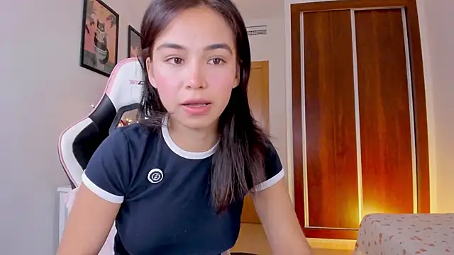 Snapshot of Adriennesexxx chatting on November 11, 2025, 6:41 pm Adriennesexxx online show from November 11, 2025, 6:41 pm