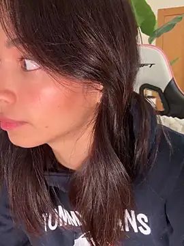 Snapshot of Adriennesexxx chatting on November 25, 2025, 6:19 pm Adriennesexxx online show from November 25, 2025, 6:19 pm