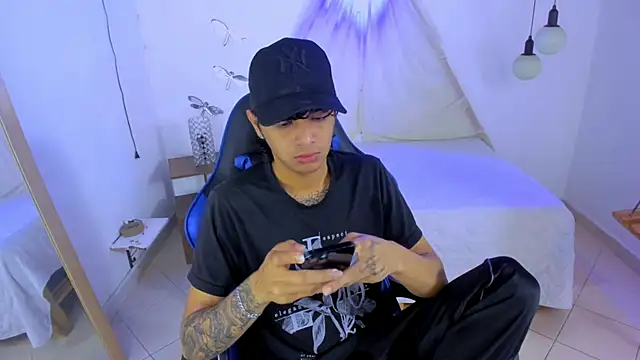 Snapshot of Brand_habes chatting on November 24, 2025, 11:32 am Brand habes online show from November 24, 2025, 11:32 am