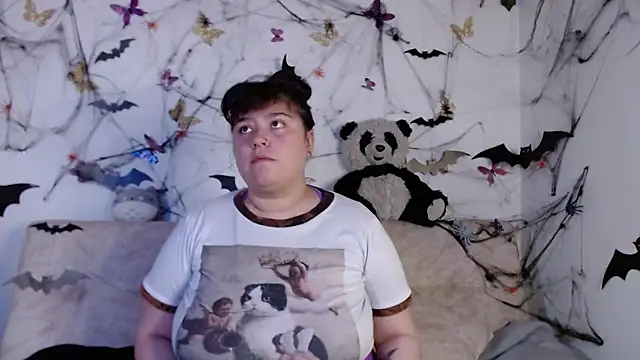 Snapshot of LennaTurnerr chatting on October 8, 2025, 7:44 pm LennaTurnerr online show from October 8, 2025, 7:44 pm