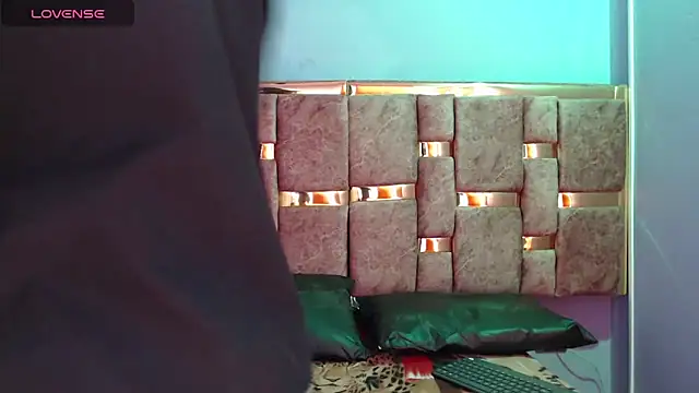 ling ling24 online show from January 20, 2025, 4:21 am