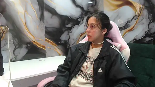 ling ling24 online show from October 20, 2025, 3:40 am