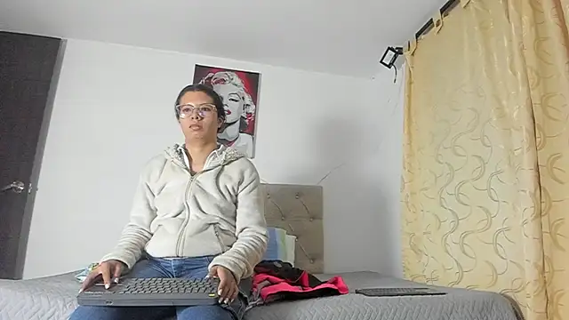 Vahiolet smith online show from September 9, 2025, 3:06 am