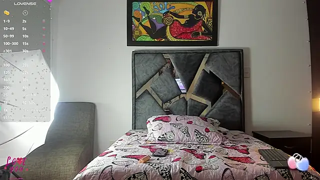 Vahiolet smith online show from November 4, 2025, 3:16 am