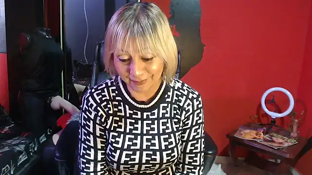 KLOE PIELL online show from November 27, 2025, 8:11 pm