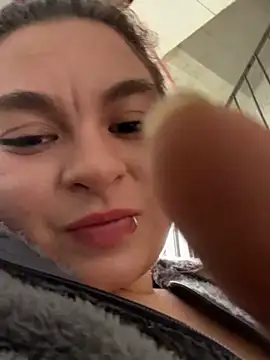 Snapshot of MiaLujan_ chatting on December 21, 2024, 1:10 pm MiaLujan online show from December 21, 2024, 1:10 pm