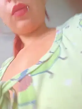 Snapshot of MiaLujan_ chatting on February 10, 2025, 11:46 am MiaLujan online show from February 10, 2025, 11:46 am