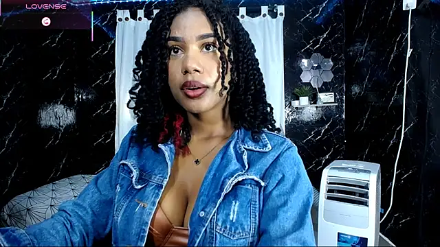 Snapshot of Hillary_queen chatting on September 28, 2025, 12:54 pm Hillary queen online show from September 28, 2025, 12:54 pm