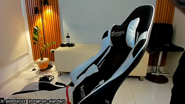 dafboy1 online show from February 17, 2025, 4:26 pm