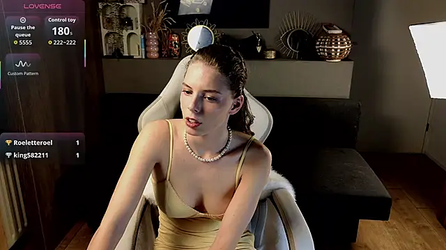 AyreenMoore online show from September 15, 2025, 4:29 pm