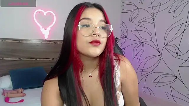 Snapshot of victoria18x chatting on January 11, 2025, 12:18 pm victoria18x online show from January 11, 2025, 12:18 pm