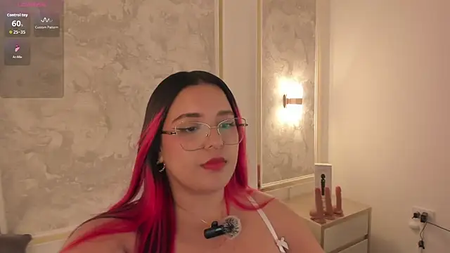 Snapshot of victoria18x chatting on October 27, 2025, 7:29 pm victoria18x online show from October 27, 2025, 7:29 pm