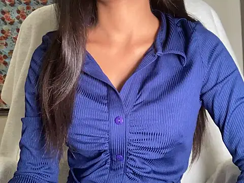 Snapshot of Kayzza_5 chatting on December 10, 2024, 8:40 am Kayzza 5 online show from December 10, 2024, 8:40 am