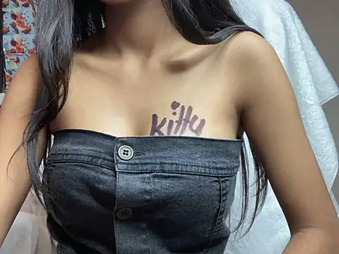 Snapshot of Kayzza_5 chatting on January 11, 2025, 9:57 am Kayzza 5 online show from January 11, 2025, 9:57 am