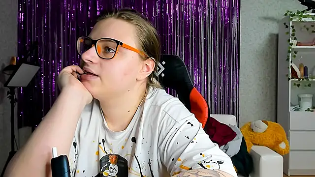 Seductive She Wolf online show from March 18, 2025, 4:04 pm