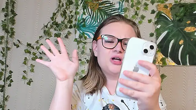 Seductive She Wolf online show from September 29, 2025, 1:00 am