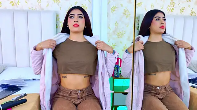 Mia-Monroe online show from October 12, 2025, 7:57 pm