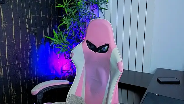 AlyseReuse online show from October 8, 2025, 7:11 pm