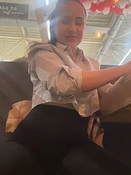 Snapshot of beautydiamond chatting on January 19, 2025, 8:29 am beautydiamond online show from January 19, 2025, 8:29 am