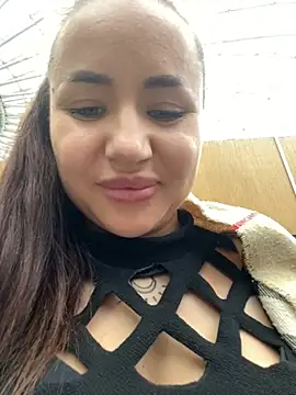 Snapshot of beautydiamond chatting on January 21, 2025, 1:32 pm beautydiamond online show from January 21, 2025, 1:32 pm