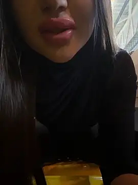 Snapshot of beautydiamond chatting on February 12, 2025, 8:27 am beautydiamond online show from February 12, 2025, 8:27 am