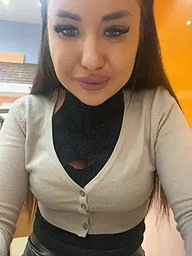 Snapshot of beautydiamond chatting on October 15, 2025, 8:36 am beautydiamond online show from October 15, 2025, 8:36 am