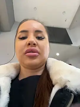 Snapshot of beautydiamond chatting on October 24, 2025, 8:44 am beautydiamond online show from October 24, 2025, 8:44 am