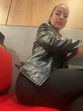 Snapshot of beautydiamond chatting on October 28, 2025, 9:57 am beautydiamond online show from October 28, 2025, 9:57 am