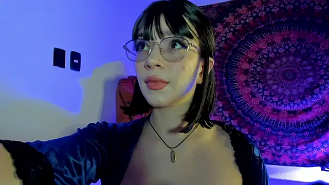 sweeet peach online show from November 7, 2025, 1:38 am