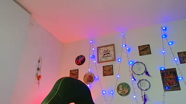 catalinamommyx online show from October 25, 2025, 1:13 am