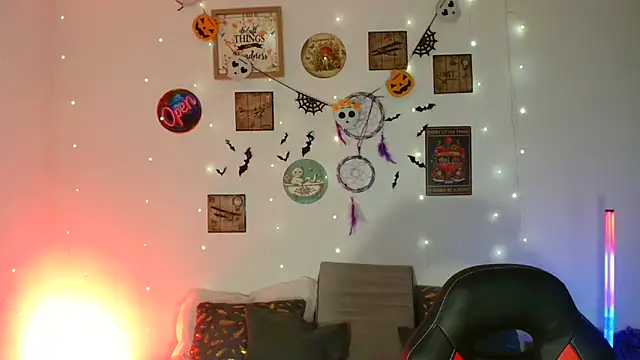 catalinamommyx online show from October 30, 2025, 12:01 am