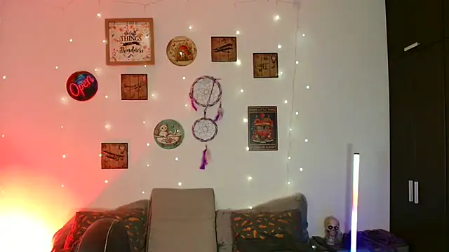 catalinamommyx online show from November 11, 2025, 1:38 am