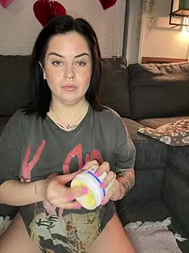 Snapshot of NaomiSquirts chatting on February 14, 2025, 9:53 pm NaomiSquirts online show from February 14, 2025, 9:53 pm