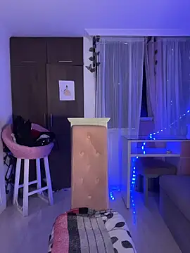 Snapshot of lina_pink chatting on October 15, 2025, 8:42 pm lina pink online show from October 15, 2025, 8:42 pm