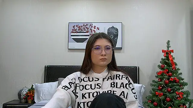 Snapshot of MonicaThompson chatting on December 23, 2024, 3:29 am MonicaThompson online show from December 23, 2024, 3:29 am