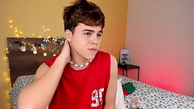 justinbiler online show from December 24, 2024, 7:49 am