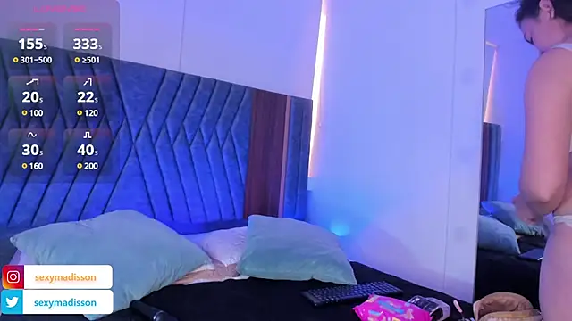 Snapshot of MADISSONLOVE_ chatting on January 28, 2025, 12:11 pm MADISSONLOVE online show from January 28, 2025, 12:11 pm